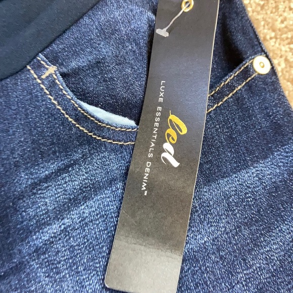 led Full Panel Crop Flare Bootcut Maternity Jeans - Picture 5 of 13